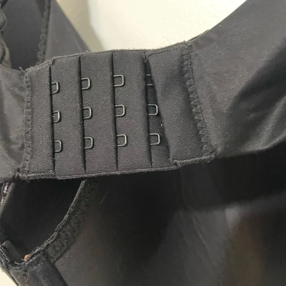 Victoria’s Secret body by Victoria black lined demi lace trim underwire bra 38DD - Picture 4 of 6